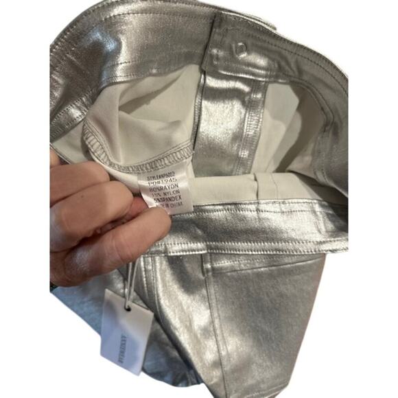 NWT Anniewear Boutique Silver raw hem light weight pant.  Size Small - Picture 4 of 5